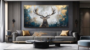 现代客厅中的鹿主题装饰画