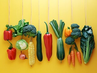 多彩蔬菜悬挂展示