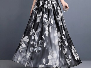 黑白花卉长裙优雅展现