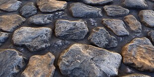 古朴石块铺就的地面纹理