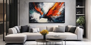 现代客厅中的艺术凤凰挂画
