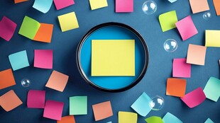 放大镜下多彩便利贴世界