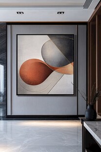 现代客厅中的抽象艺术挂画