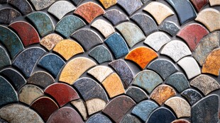 多彩鱼鳞状马赛克瓷砖图案