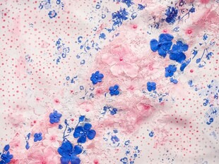 粉色底蓝粉花朵刺绣布料