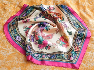 精美花卉图案真丝方丝巾