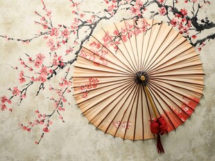 古风油纸伞与烂漫桃花