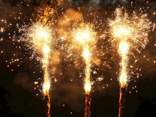 夜空中绚烂的烟花绽放