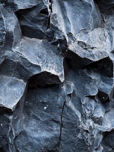 粗糙嶙峋的岩石纹理