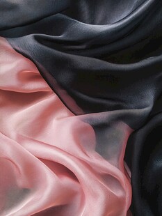 黑红交织的丝滑绸缎纹理