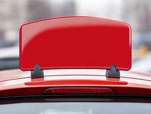 红色汽车尾翼特写