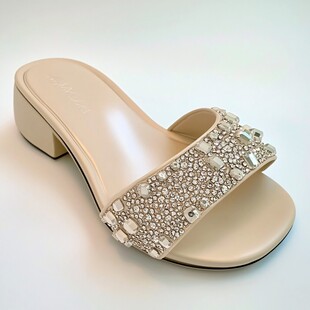米白色水钻粗跟时尚凉拖鞋