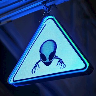 三角外星警示挂件