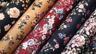多彩花卉图案布料展示
