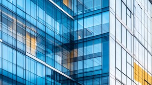 现代玻璃幕墙商务建筑