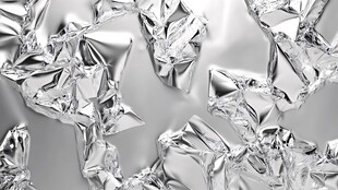 皱巴巴的银色铝箔纹理