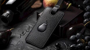 奢华质感手机壳与水果摆件