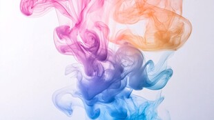 彩色烟雾在空中曼妙舞动