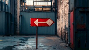 仓库中的双向指示标志