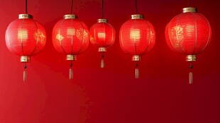 红灯笼挂起 喜庆氛围浓