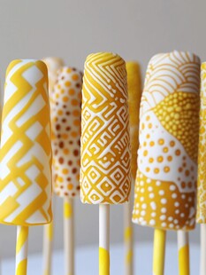黄白几何图案创意棒棒糖