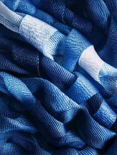 蓝色条纹织物纹理特写