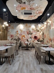 浪漫花卉主题餐厅室内景