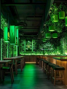 绿光笼罩的绿植风酒吧空间