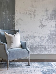 浅蓝单人椅配素雅墙面