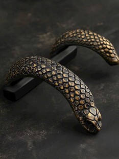 蛇形金属拉手设计精美