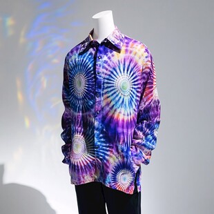 绚丽扎染衬衫时尚展示