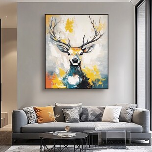 客厅中鹿头装饰画与沙发组合