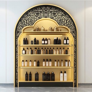 金色雕花货架陈列多样瓶罐