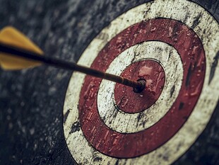 箭中靶心 精准与专注瞬间