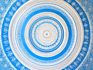 蓝白相间的精美圆形穹顶图案