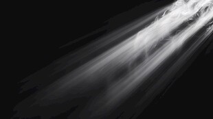 黑色背景下的光线特效