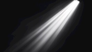 黑色背景中的光束效果