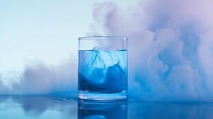 梦幻蓝调冰饮玻璃杯场景