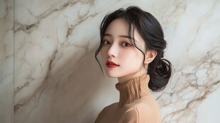 优雅高领美女的精致侧颜