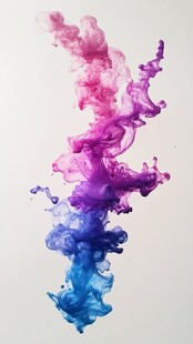 彩色墨水在水中舞动