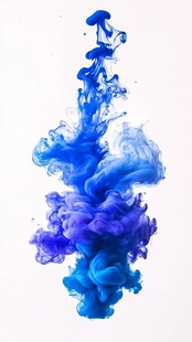蓝色墨水在水中的梦幻绽放