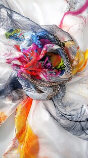 多彩纱巾的艺术美感展示