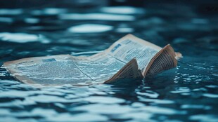 浸水的书本