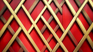 红色背景金色交错几何图案