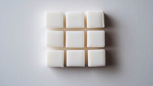 整齐排列的白色方糖