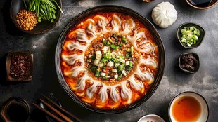 美味饺子火锅及多样配料