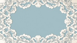 蕾丝花边装饰的淡蓝色背景