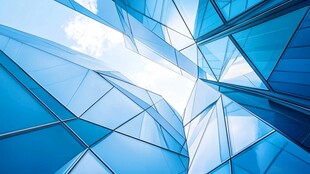 现代蓝色玻璃建筑仰视图