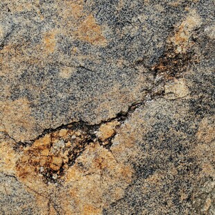 斑驳裂纹岩石纹理特写