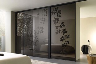 简约卧室玻璃雕花移门设计